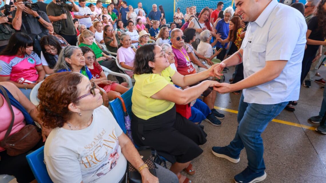 Governador Roberto Cidade prestigia programação em homenagem ao Dia dos Avós no Centro de Convivência André Araújo