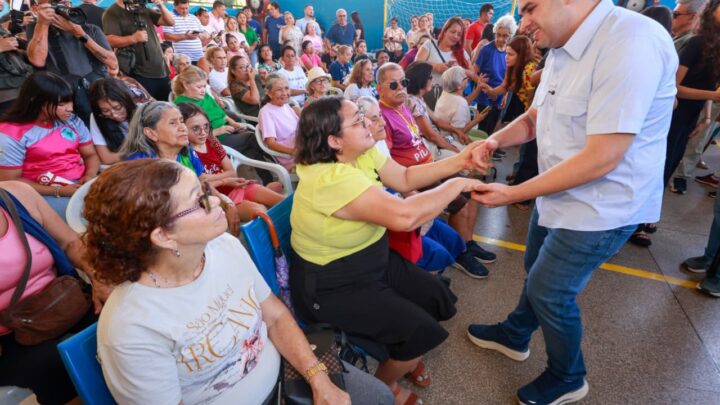 Governador Roberto Cidade prestigia programação em homenagem ao Dia dos Avós no Centro de Convivência André Araújo