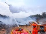 Em duas semanas, aeronaves lançaram mais de 3 milhões de litros de água para combater incêndios florestais no Amazonas