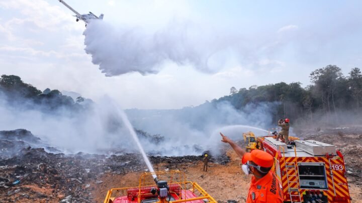 Em duas semanas, aeronaves lançaram mais de 3 milhões de litros de água para combater incêndios florestais no Amazonas